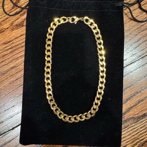 Gold Chain Necklace Cuban link 15”
Gold tone